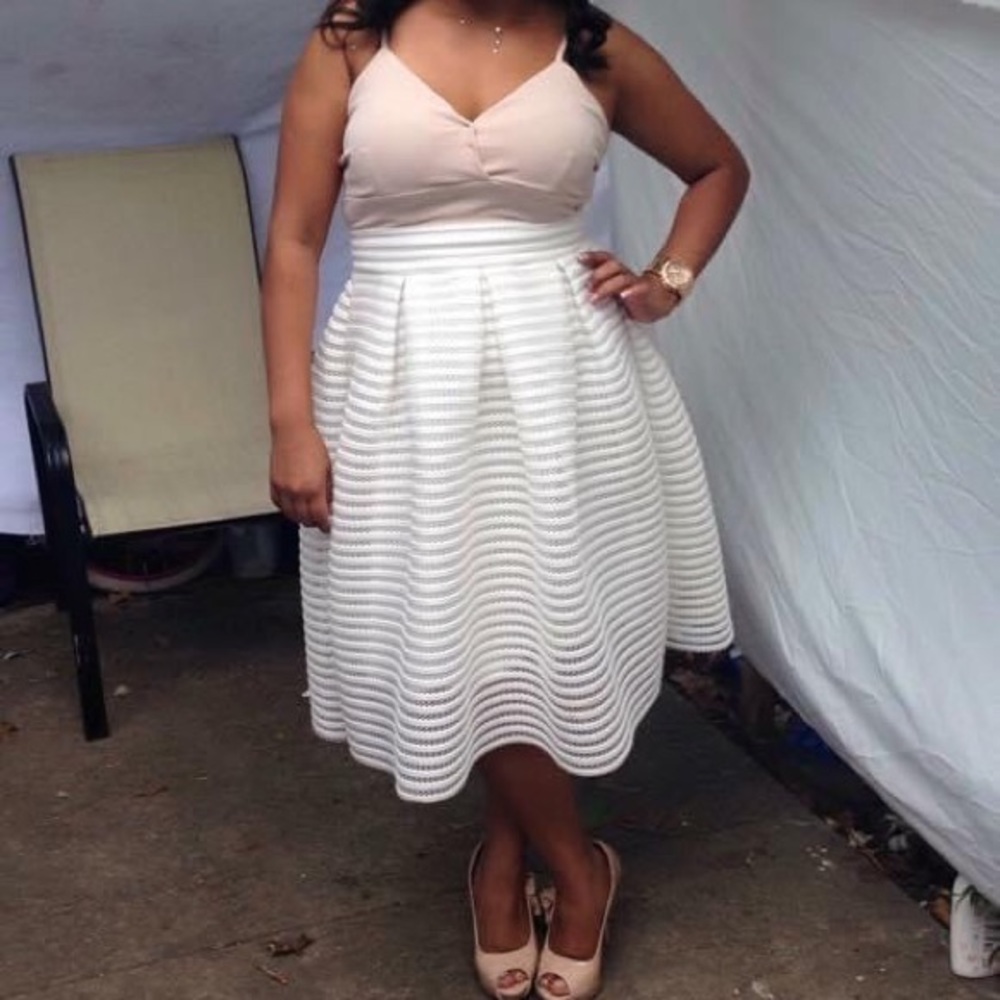 Dressy puffed midi white skirt